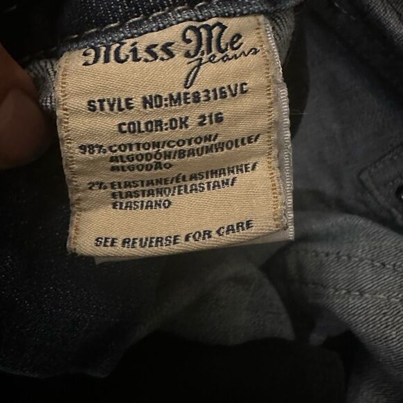 Miss Me Jeans size 30 Curly Crop - Picture 6 of 8